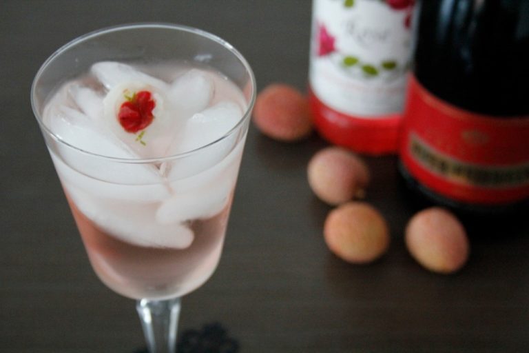Lychee Rose Champagne Cocktailicious.nl