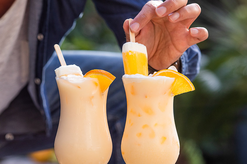 Lekkere romige cocktail met sinaasappelsap en Licor 43 die niet alleen er uit ziet als een Split ijsje, maar ook precies zo smaakt!